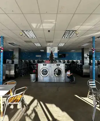 Big Bubbles Laundry Interior 2