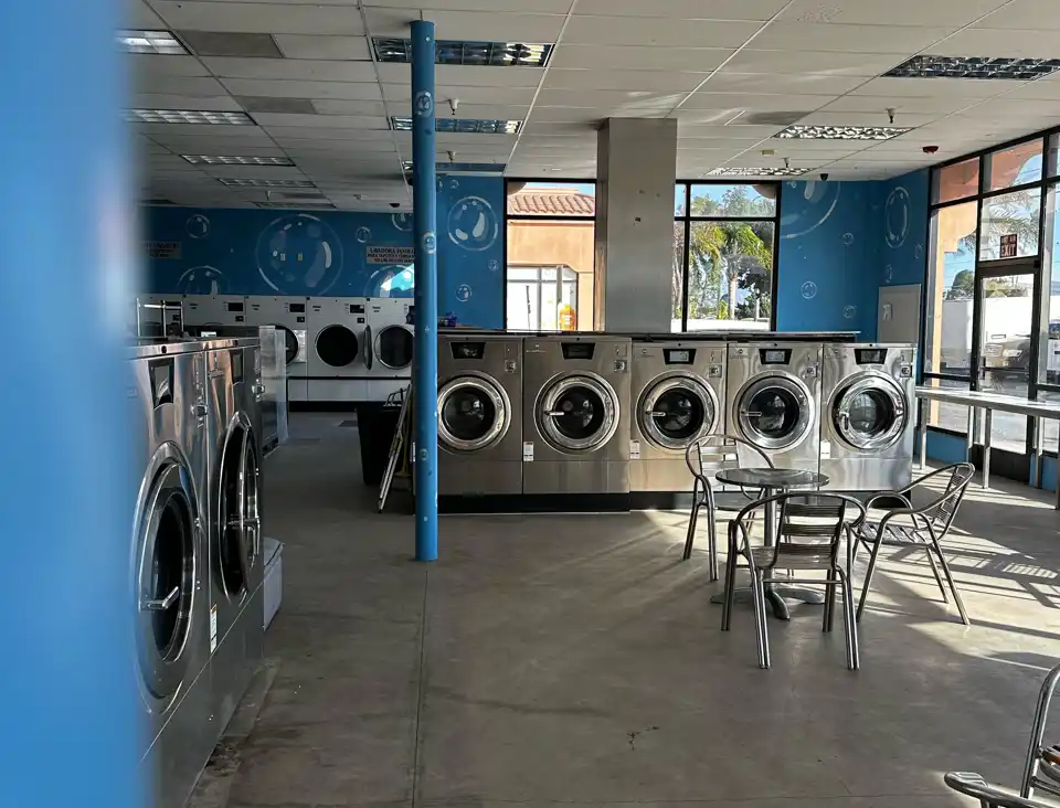 Big Bubbles Laundry Interior 4