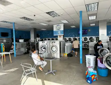 Big Bubbles Laundry Interior 5