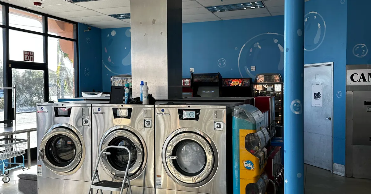 Big Bubbles Laundry Interior 3